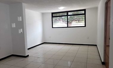 CASA A PIE CALLE DE UN PISO PARA OFICINAS  COL. GABRIEL PASTOR RENTA $10,000.00