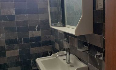 CASA A PIE CALLE DE UN PISO PARA OFICINAS  COL. GABRIEL PASTOR RENTA $10,000.00