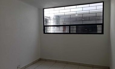 CASA A PIE CALLE DE UN PISO PARA OFICINAS  COL. GABRIEL PASTOR RENTA $10,000.00