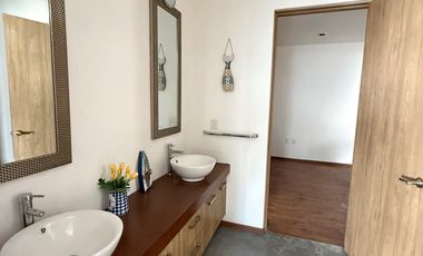 CASA CON ALBERCA AMUEBLADA O SIN AMUEBLAR EN CLUB DE GOLF SLP