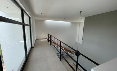 CASA CON ALBERCA AMUEBLADA O SIN AMUEBLAR EN CLUB DE GOLF SLP