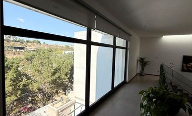 CASA CON ALBERCA AMUEBLADA O SIN AMUEBLAR EN CLUB DE GOLF SLP