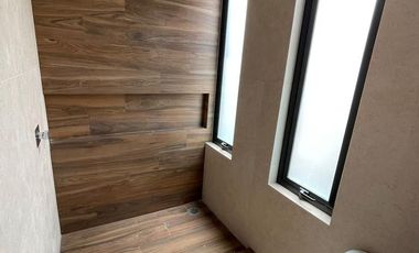 CASA CON ALBERCA AMUEBLADA O SIN AMUEBLAR EN CLUB DE GOLF SLP