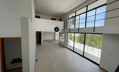 CASA CON ALBERCA AMUEBLADA O SIN AMUEBLAR EN CLUB DE GOLF SLP