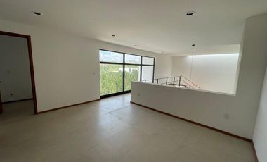 CASA CON ALBERCA AMUEBLADA O SIN AMUEBLAR EN CLUB DE GOLF SLP