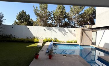 CASA CON ALBERCA AMUEBLADA O SIN AMUEBLAR EN CLUB DE GOLF SLP