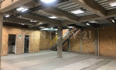 Arriendo espectacular local amplio e iluminado de 368m2 duplex con mezanine