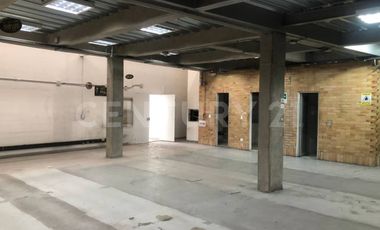 Arriendo espectacular local amplio e iluminado de 368m2 duplex con mezanine