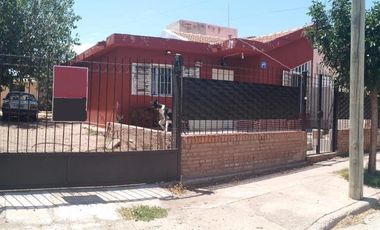 Casa en venta - 3 Dormitorios 1 Baño - 300Mts2 - Ciudad de San Luis