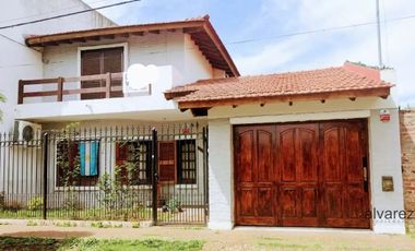 Casa en venta de 4 dormitorios c/ cochera en Luján