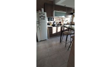 DEPARTAMENTO DE TRES AMBIENTES CON DEPENDENCIA EXCELENTE UBICACION