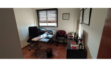 DEPARTAMENTO DE TRES AMBIENTES CON DEPENDENCIA EXCELENTE UBICACION