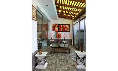 Casa De 4 Niveles, Con Piscina Y Bar Lounge