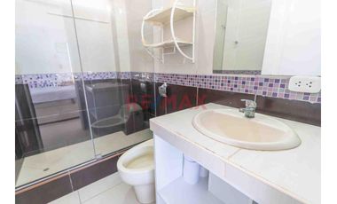 Casa De 4 Niveles, Con Piscina Y Bar Lounge