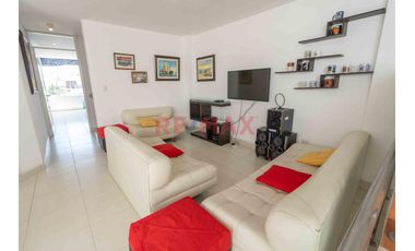 Casa De 4 Niveles, Con Piscina Y Bar Lounge