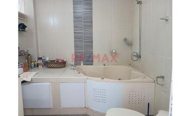 Casa De 4 Niveles, Con Piscina Y Bar Lounge