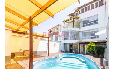 Casa De 4 Niveles, Con Piscina Y Bar Lounge