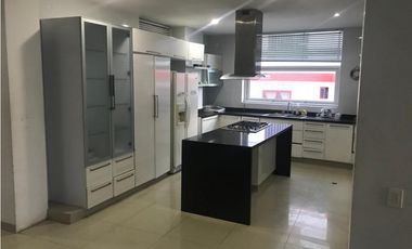 SE VENDE CASA DE TRES PISOS EN EL MUNICIPIO DE TOLÚ - SUCRE