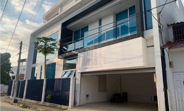 SE VENDE CASA DE TRES PISOS EN EL MUNICIPIO DE TOLÚ - SUCRE