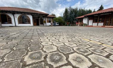 VENTA- Hermosa Hostería en venta con Instalaciones Estilo Rustico en Guaranda 20URB186