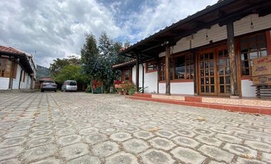 VENTA- Hermosa Hostería en venta con Instalaciones Estilo Rustico en Guaranda 20URB186