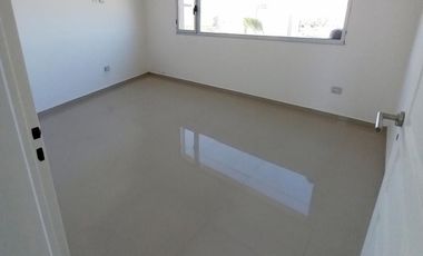 Venta de Casa 4 ambientes Lagos de Canning 1