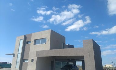 Venta de Casa 4 ambientes Lagos de Canning 1