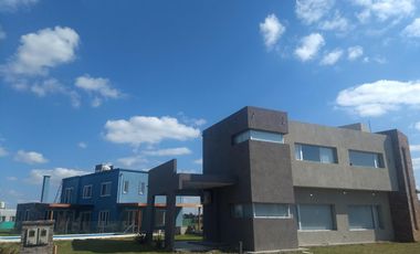 Venta de Casa 4 ambientes Lagos de Canning 1
