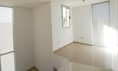 Venta de Casa 4 ambientes Lagos de Canning 1