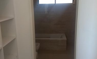 Venta de Casa 4 ambientes Lagos de Canning 1
