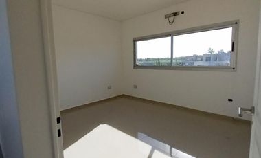 Venta de Casa 4 ambientes Lagos de Canning 1