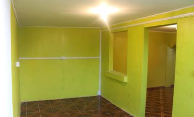 SE VENDE CASA CON EXCELENTE UBICACIÓN EN LA CIUDAD DE LONGAVÍ.