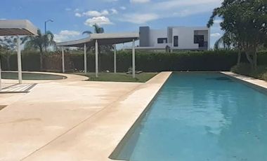 Residencia Yaxlum al norte de Mérida Yucatán,  1 planta con alberca