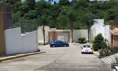 Terreno Urbano en Lomas de Zompantle Cuernavaca - ROQ-895-Tu