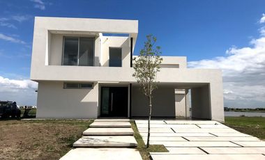 Casa 4 Dorm en Muelles - Puertos del Lago