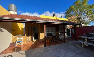 VENTA DE CASA 4 AMBIENTES - LOTE DE 500 M² - MONTE GRANDE