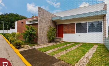 Casa en venta Coatepec, Pueblo Mágico en residencial con privado