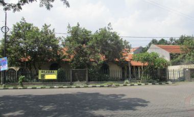 Rumah lokasi premium di Prapen indah Surabaya