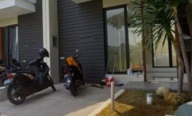 Rumah disewakan Northwest Lake Surabaya