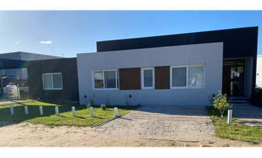 CASA EN VENTA EN COSTA ESMERALDA - ECUESTRE 275