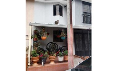 Luxa inmobiliaria vende casa remodelada. conjunto GUAYACNES DEL RIO.