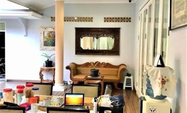Dijual Rumah Siap Huni Konsep Klasik di Cipete Kondisi Semi Furnished