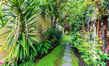 Casa De Tres Pisos Familiar En Condominio