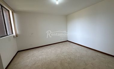 apartamento en arriendo en loma de las brujas. Cod A776736