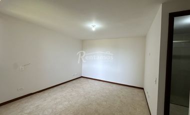 apartamento en arriendo en loma de las brujas. Cod A776736