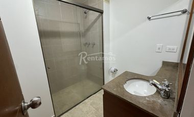 apartamento en arriendo en loma de las brujas. Cod A776736