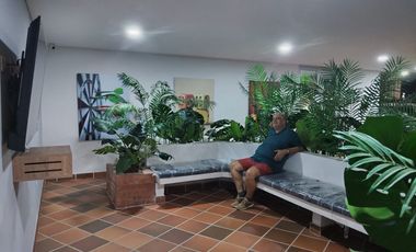 apartamento en arriendo en prados del este. Cod A11198