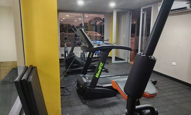 apartamento en arriendo en prados del este. Cod A11198