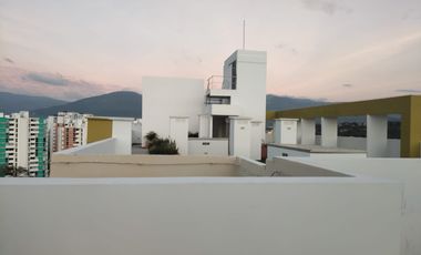 apartamento en arriendo en prados del este. Cod A11198