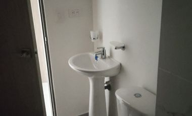 apartamento en arriendo en prados del este. Cod A11198